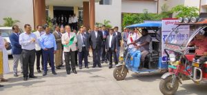 Prayaagraj News :09 सितंबर को आयोजित होने वाली राष्ट्रीय लोक अदालत के व्यापक प्रचार-प्रसार हेतु प्रचार वाहनों को हरी झंडी दिखाकर किया रवाना