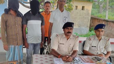 Bihar News लूट की मोबाइल के साथ दो लुटेरे गिरफ्तार