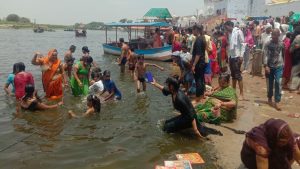 Agra News: यमुना में डूबे दो दोस्त, गोताखोरों ने एक को निकाला दूसरा का नहीं चला पता