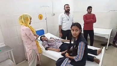 Etawah News: The condition of a dozen students worsened due to the heat, created an atmosphere of chaos