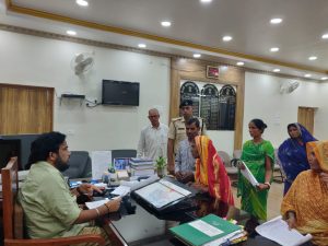 Bihar News--नवजात बच्ची को जिलाधिकारी ने दिया नाम
