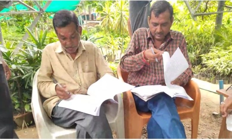 Agra News: By destroying the greenery, the bullies illegally occupied the land
