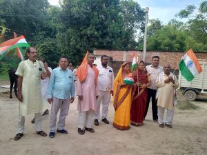 Ambedkar Nagar News: BJP workers went door to door and collected soil for the Meri Maati Mera Desh campaign, District Vice President Suman Pandey

