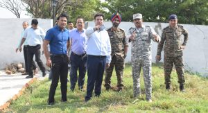 Prayagraj News :जिलाधिकारी ने संगम क्षेत्र/किला पहुंचकर एयरफोर्स डे पर आयोजित होने वाले एयर शो हेतु की जा रही तैयारियों का जायजा लिया