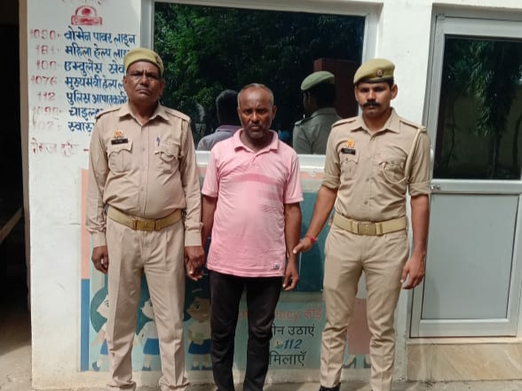Agra News: शराब पीकर हंगामा कर रहे व्यक्ति का पुलिस ने किया चालान