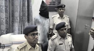 Bihar News Nautan police arrested liquor smuggler with country made pistol