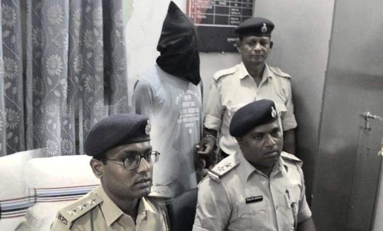Bihar News Nautan police arrested liquor smuggler with country made pistol