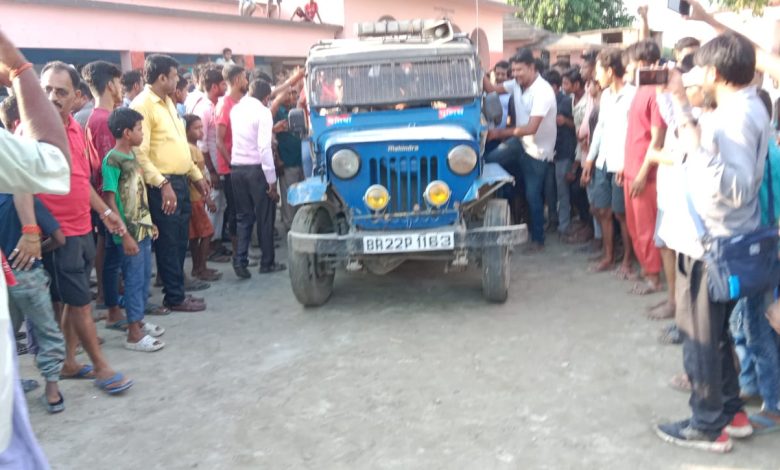 Bihar News बैरिया प्रखंड के पखनाहा मध्य विद्यालय में छात्रों ने जमकर काटा बवाल