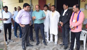 Prayagraj News :जिलाधिकारी ने मुण्डेरा मण्डी स्थित वेयर हाउस का किया निरीक्षण


