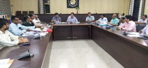 Prayaagraj News : जिलाधिकारी की अध्यक्षता में निर्माण कार्यों एवं विकास कार्यक्रमों की समीक्षा बैठक सम्पन्न
