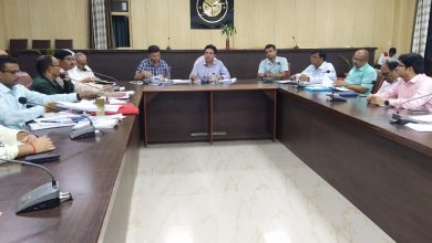 Prayaagraj News : जिलाधिकारी की अध्यक्षता में निर्माण कार्यों एवं विकास कार्यक्रमों की समीक्षा बैठक सम्पन्न