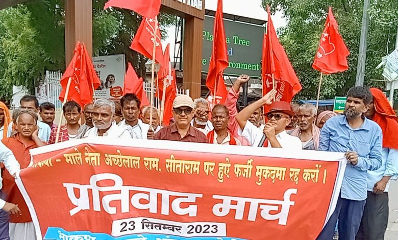 Bihar News जिला पदाधिकारी के समक्ष भाकपा-माले ने किय प्रदर्शन