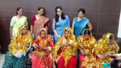 Prayaagraj News : "सुपोषित भारत. साक्षर भारत, सशक्त भारत "के अंतर्गत मंडल आयुक्त कार्यालय में रैली का उद्घाटन मंडल आयुक्त एवं उनकी पत्नी ने किया