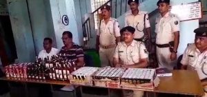 Bihar News लौरिया पुलिस ने विदेशी शराब का जखीरा अल्टो कार के साथ किया बरामद 