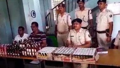 Bihar News लौरिया पुलिस ने विदेशी शराब का जखीरा अल्टो कार के साथ किया बरामद 