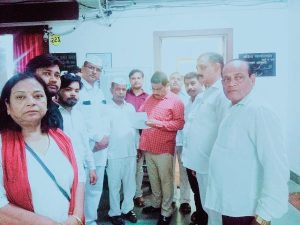 Agra News : उप नगर आयुक्त विकास सेन को शहर में स्थित राष्ट्रपिता महात्मा गांधी जी की प्रतिमाओं की दुर्दशा से कराया अवगत