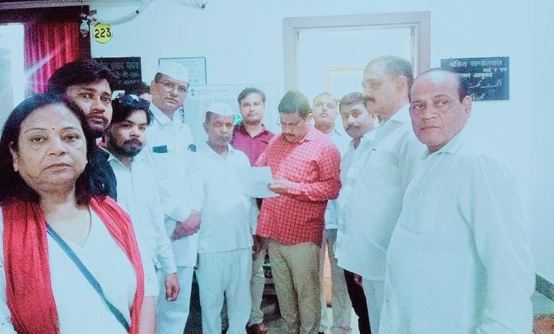 Agra News : उप नगर आयुक्त विकास सेन को शहर में स्थित राष्ट्रपिता महात्मा गांधी जी की प्रतिमाओं की दुर्दशा से कराया अवगत
