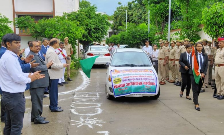 Prayaagraj News :माननीय जनपद न्यायाधीश ने स्वच्छता जागरूकता अभियान के अंतर्गत आमजन को जागरुक किए जाने हेतु रैली को हरी झंडी दिखाकर किए रवाना