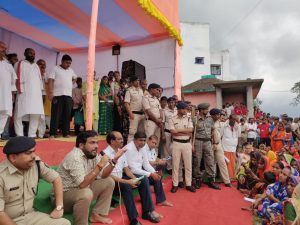 Bihar News-राघोपुर के फतेहपुर और पहाड़पुर पूर्वी में डीएम-एसपी ने किया जनसंवाद