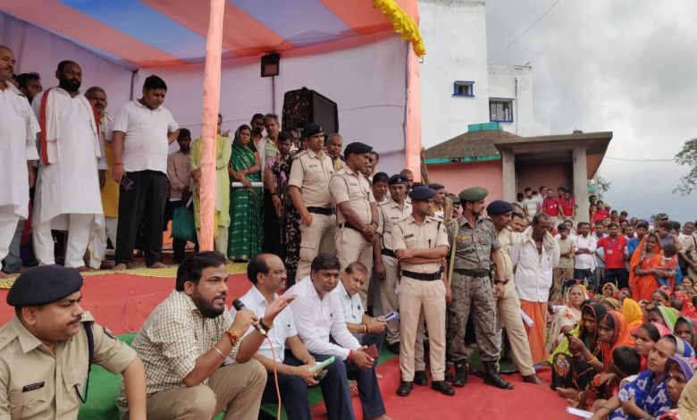 Bihar News-राघोपुर के फतेहपुर और पहाड़पुर पूर्वी में डीएम-एसपी ने किया जनसंवाद