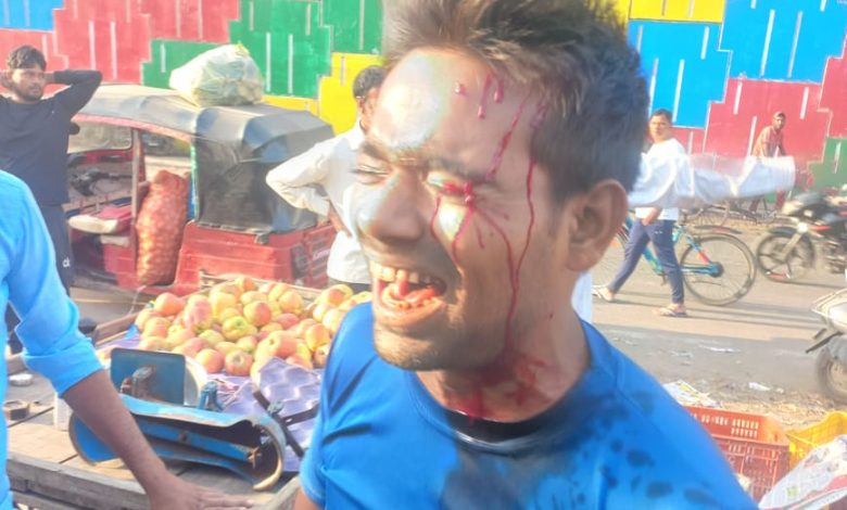 Agar News : व्यापारियों के साथ हो रही बदसलूकी के खिलाफ कमिश्नर ऑफिस पहुंचे व्यापारी