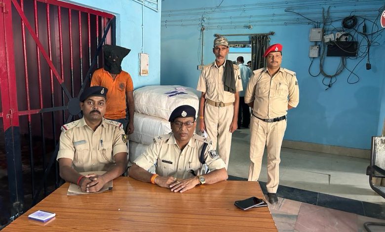 Bihar News Stolen with four bundles of cloth thief arrested