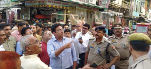Prayaagraj News :जिलाधिकारी ने रामलीला स्थलों तथा निकलने वाली झांकियों के मार्गों का किया स्थलीय निरीक्षण