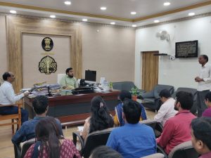 Bihar News--District Magistrate reviewed the progress of the schemes of the Industry Department

