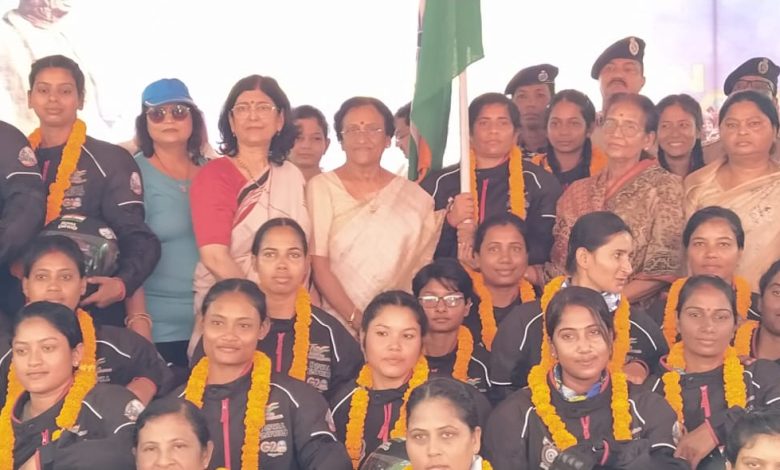 Prayaagraj News :CRPF महिला बाइकर्स (यशस्वनी)का प्रयागराज में भव्य स्वागत एवं फ्लैगआफ के कार्यक्रम का आयोजन किया गया