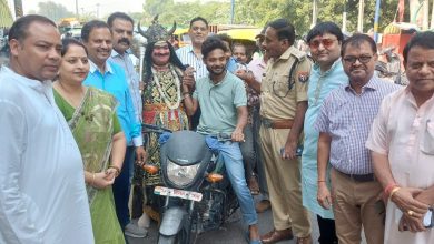 Agra News : यम हैं हम हेलमेट नहीं पहना चलो हमारे संग