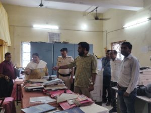 Bihar News-Today at exactly 10:30 am, a surprise inspection of various offices located at the Collectorate was conducted by the District Magistrate.