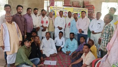 Bihar News-राजापाकर-- राजापाकर प्रखंड मुख्यालय स्थित कुशवाहा चौक परिसर स्थित कमेटी हॉल परिसर में बैठक आयोजन किया गया