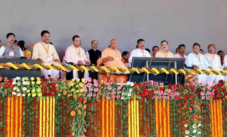 Prayagraj News :मा0 मुख्यमंत्री जी ने जनपद प्रयागराज में 3,357 करोड़ की 424 विकास परियोजनाओं का बटन दबाकर किया लोकार्पण/शिलान्यास