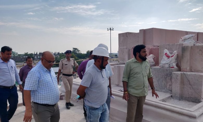 Bihar News-District Magistrate inspected the Buddha Smriti Stupa being built in Vaishaligarh.