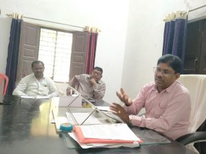 Ambedkar Nagar News: On Ayurveda Day and Diwali festival, Block Development Officer Anil Kumar Kushwaha distributed sweets and extended hearty congratulations to everyone.