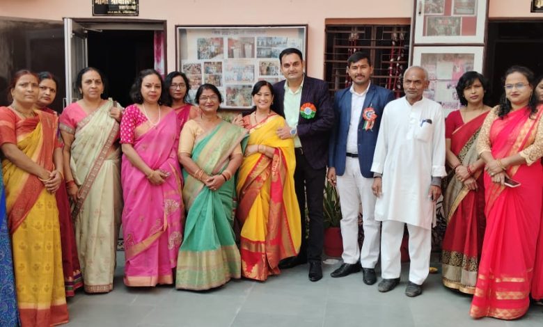 Prayagraj News :ज्वाला देवी सरस्वती विद्या मंदिर सुभाष नगर में दीपावली का कार्यक्रम बड़े हर्षोल्लास के साथ मनाया गया