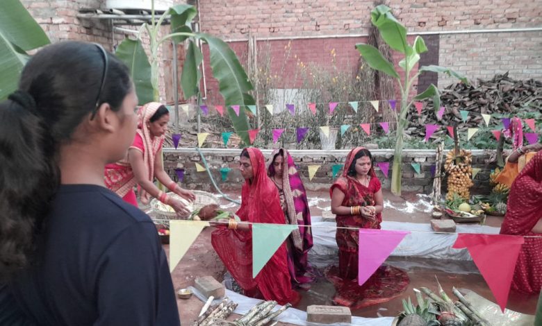 Bihar News: Today, on the third day of Chhath, devotion will be given to the setting sun, crowd seen at the ghats.