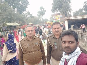 Ambedkar Nagar News: Devotees take a dip of faith in Sarju river on Kartik Purnima.


