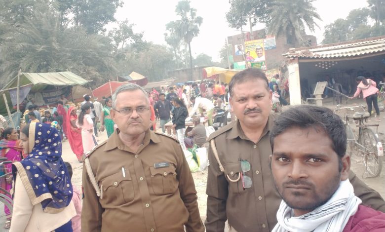 Ambedkar Nagar News: Devotees take a dip of faith in Sarju river on Kartik Purnima.