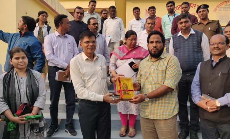 Bihar News-Election List Observer- Co-Divisional Commissioner, Tirhut Division with District Magistrate Vaishali