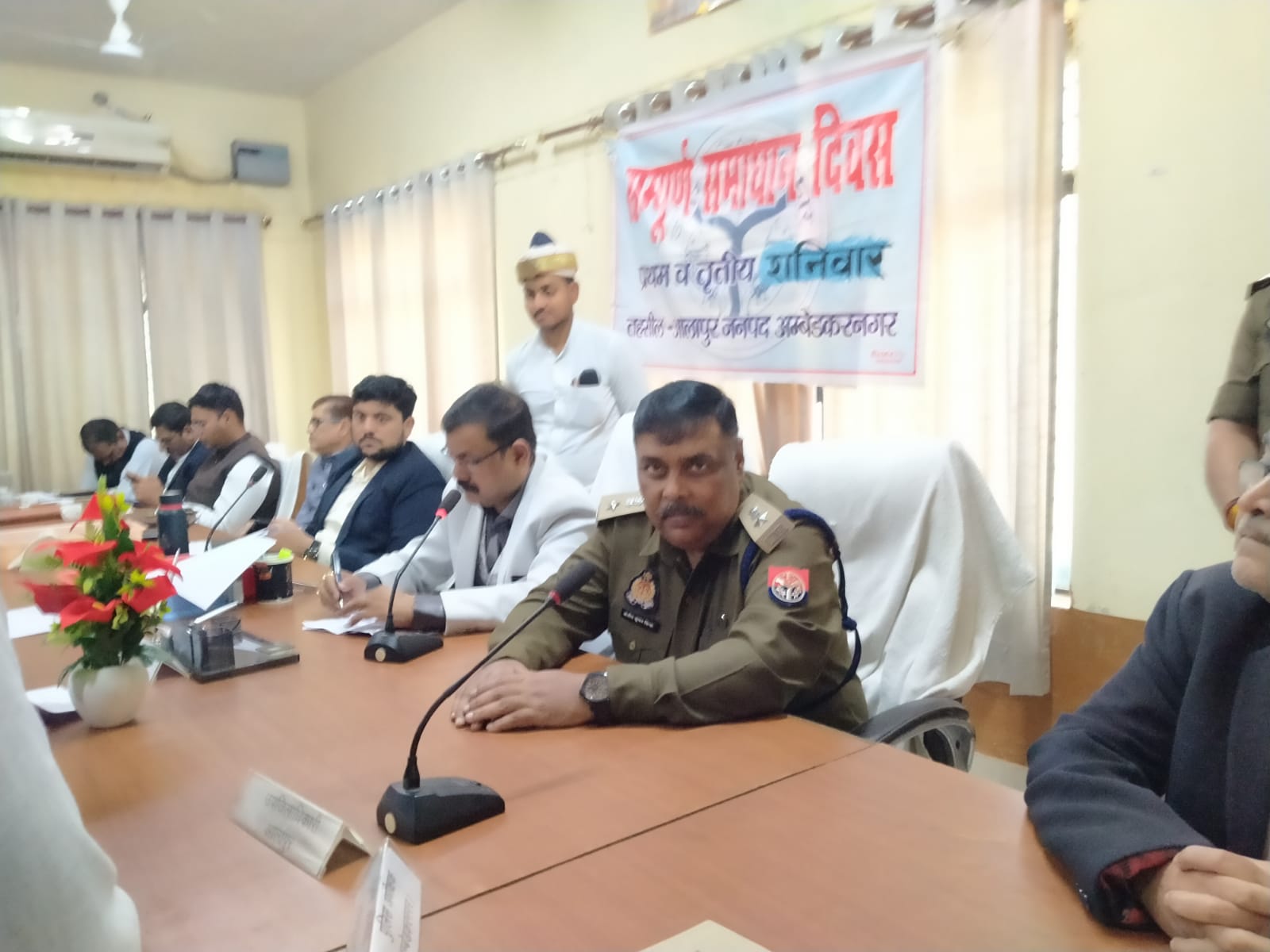 Ambedkar Nagar News: District Officer Avinash Singh should resolve the complaints on time.