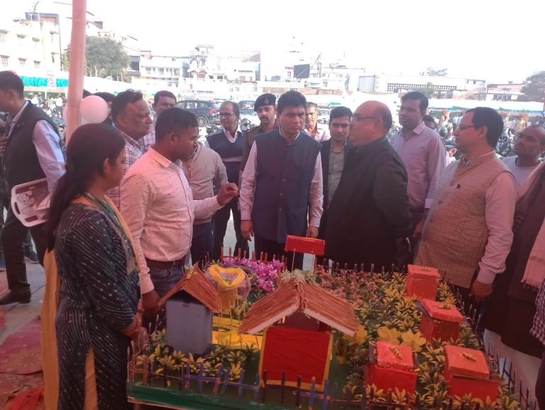 Bihar News-The two-day agricultural fair organized by the Agriculture Department was inaugurated by cutting the ribbon at Akshayvat Rai Stadium in Hajipur.