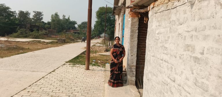 Ambedkar Nagar News Entrepreneurs built factories and installed machines but there is no electricity and water supply, road drains are also in bad condition.