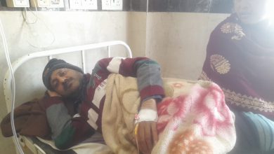 Bihar News: Criminals injured him by stabbing him during robbery