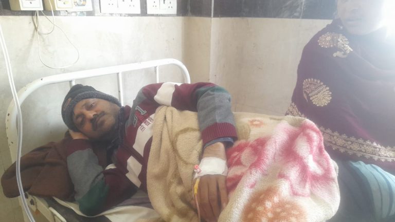 Bihar News: Criminals injured him by stabbing him during robbery