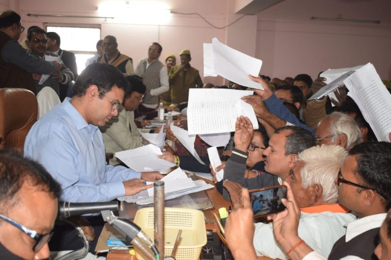 Prayagraj News :सम्पूर्ण समाधान दिवस पर कुल 365 शिकायतें प्राप्त हुई, जिनमें से 22 शिकायतों को मौके पर ही किया गया निस्तारित