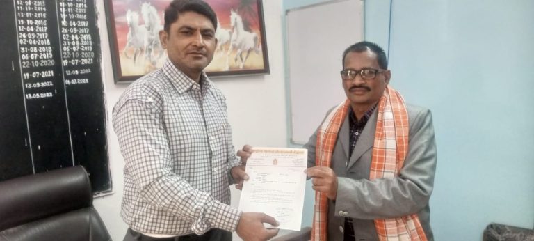 Ambedkar Nagar News President Ganesh Kumar Kanojia gave memorandum to Tehsildar demanding various development works.