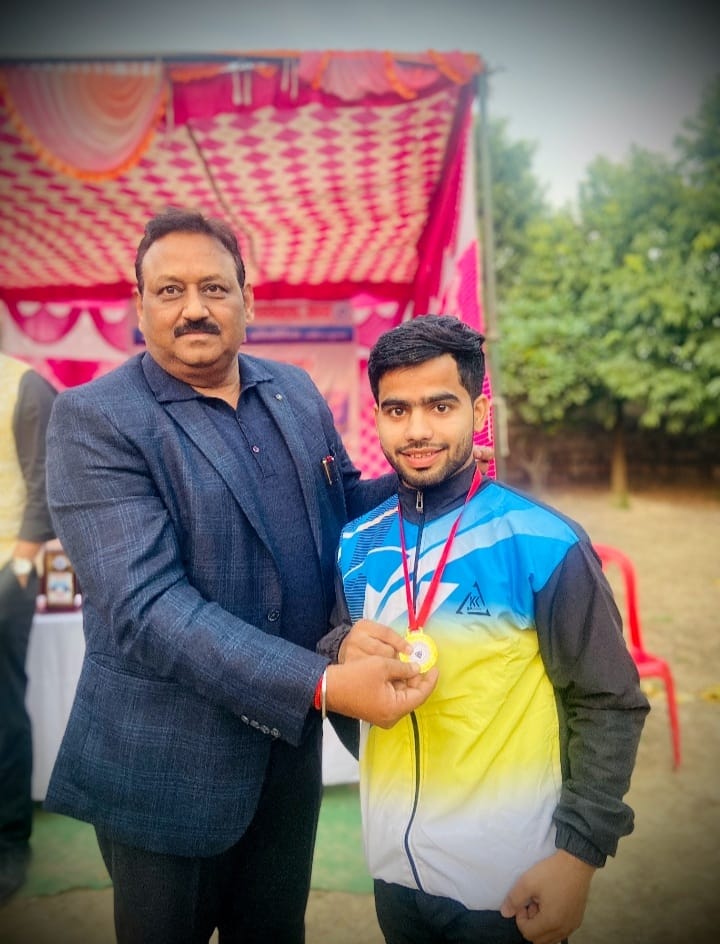 Agra News :भदावर कॉलेज के छात्र का आल इण्डिया युनिवर्सिटी के लिए हुआ चयन