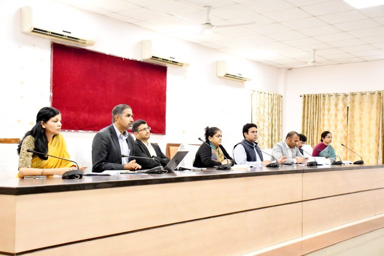 Prayagraj News :प्रयागराज के चहुँमुखी विकास हेतु नीति आयोग की बैठक सम्पन्न, दिए आवश्यक सुझाव