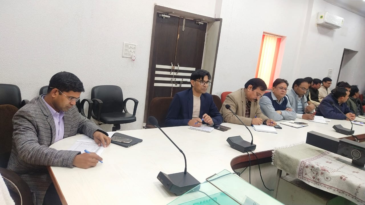 Agra News: Review meeting of implementation of District Nutrition Committee/Hot Cooked Meal Scheme was held under the chairmanship of Chief Development Officer.